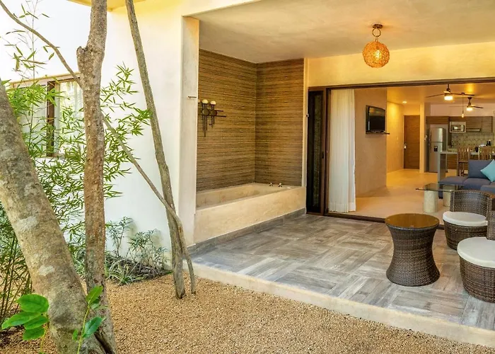 Azul By Guruhotel Hotel